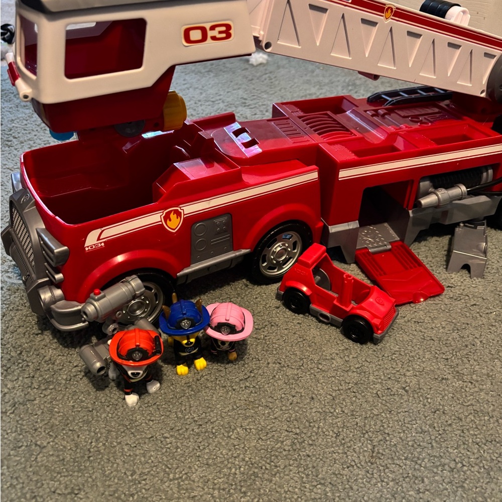 Paw patrol Fire Rescue Truck Playset with 5 Figures